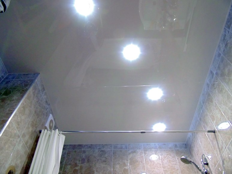 Глянцевые матовые сатиновые натяжные потолки