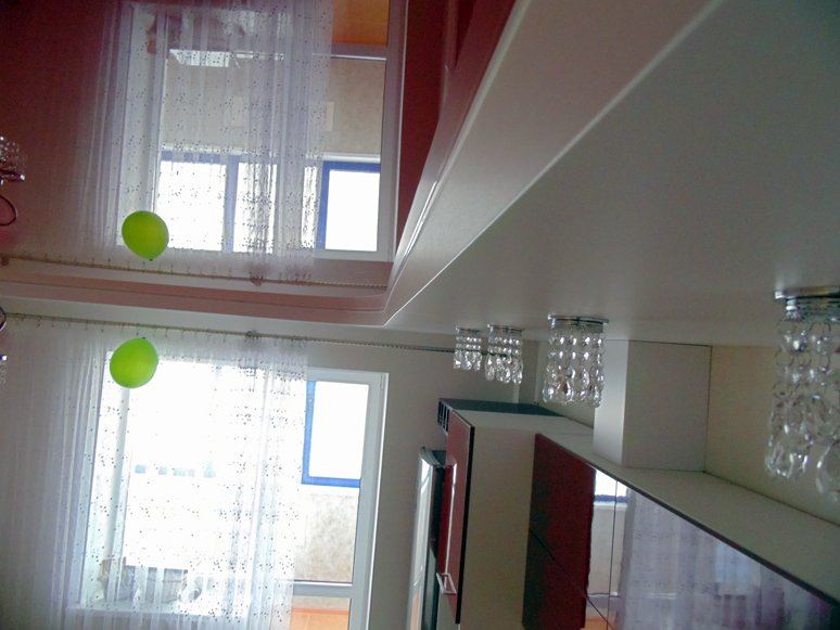 Матовый натяжной потолок на кухне