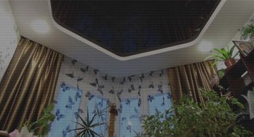 Натяжной потолок в зале с нишей под карниз