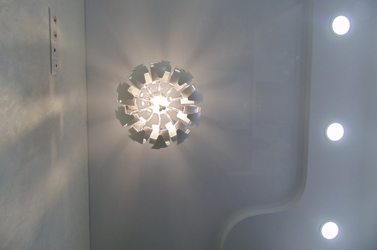 натяжные потолки дешево