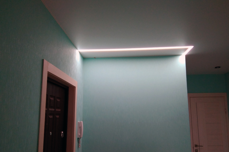 Парящие линии в прихожей