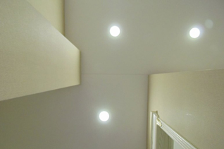 одноуровневые натяжные потолки минск цена