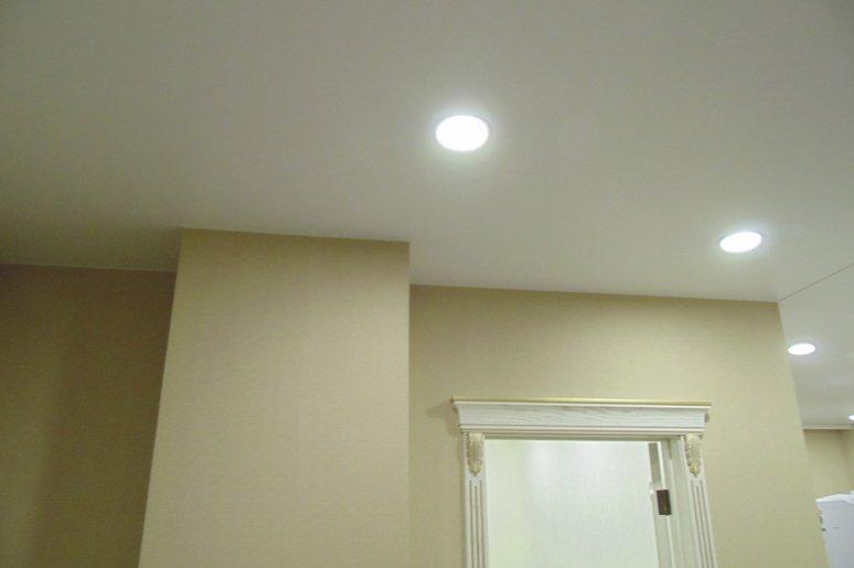 простые потолки