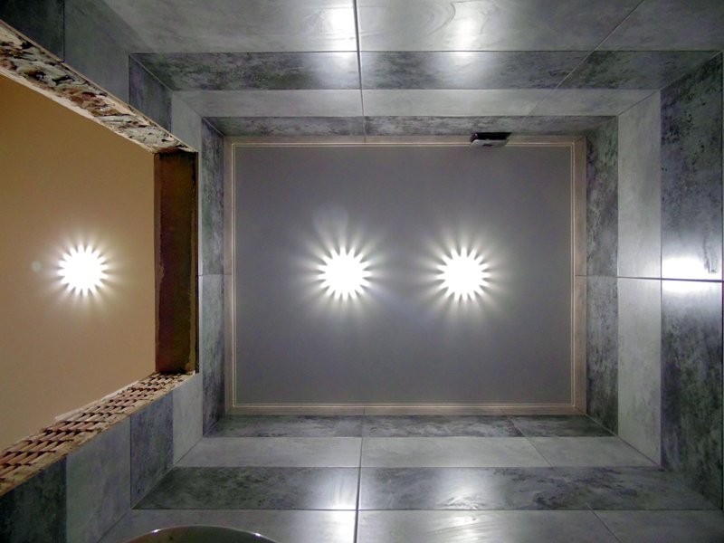 Сатиновые натяжные потолки в санузле