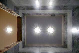 Сатиновые потолки в санузле