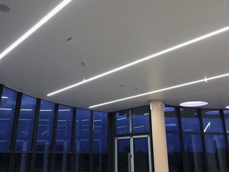 Монтаж парящих натяжных потолков