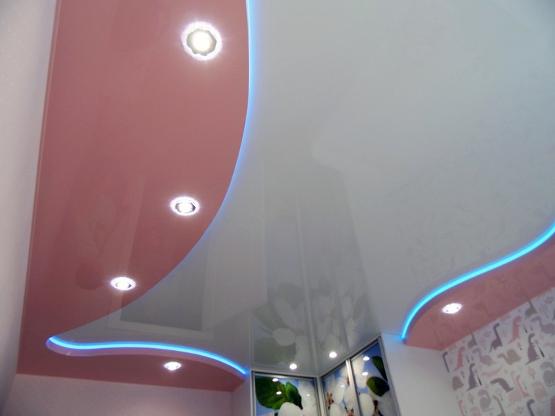 Двухуровневые натяжной потолок