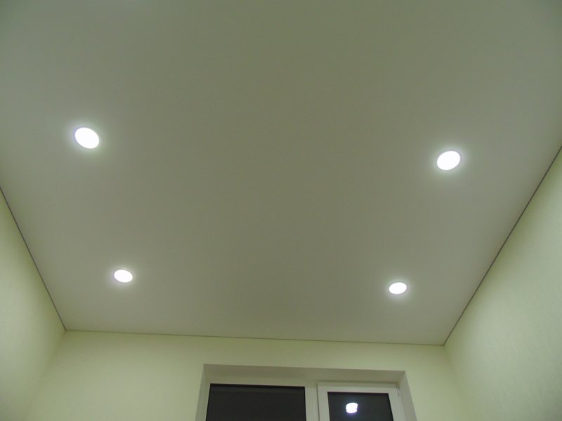 Одноуровневые натяжные потолки в Минске